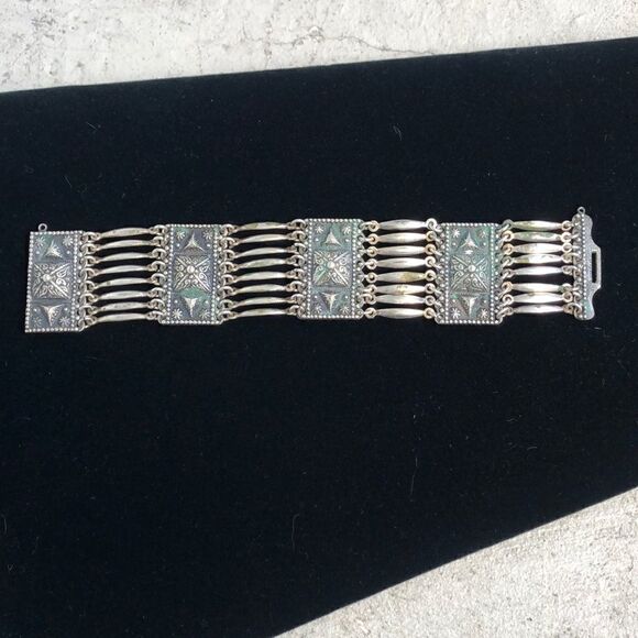 Sterling silver  - Picture 1 of 6